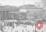 Immagine di La Porta di Brandeburgo Berlino Germania, 1923, secondo 18 filmato di repertorio 65675053004