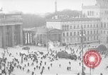 Immagine di La Porta di Brandeburgo Berlino Germania, 1923, secondo 21 filmato di repertorio 65675053004