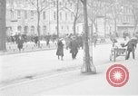 Immagine di La Porta di Brandeburgo Berlino Germania, 1923, secondo 26 filmato di repertorio 65675053004