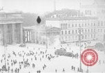 Immagine di La Porta di Brandeburgo Berlino Germania, 1923, secondo 35 filmato di repertorio 65675053004