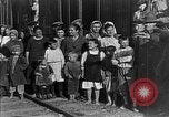 Image réfugiés russes posent pour appareil photo Vladivostok Russie, 1918, de la seconde 13 séquences d'archives historiques vidéo 65675053021