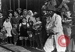 Image réfugiés russes posent pour appareil photo Vladivostok Russie, 1918, de la seconde 15 séquences d'archives historiques vidéo 65675053021
