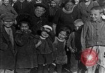 Image réfugiés russes posent pour appareil photo Vladivostok Russie, 1918, de la seconde 27 séquences d'archives historiques vidéo 65675053021