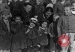 Image réfugiés russes posent pour appareil photo Vladivostok Russie, 1918, de la seconde 28 séquences d'archives historiques vidéo 65675053021