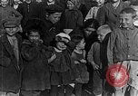 Image réfugiés russes posent pour appareil photo Vladivostok Russie, 1918, de la seconde 29 séquences d'archives historiques vidéo 65675053021