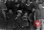 Image réfugiés russes posent pour appareil photo Vladivostok Russie, 1918, de la seconde 30 séquences d'archives historiques vidéo 65675053021