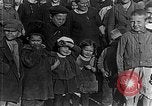 Image réfugiés russes posent pour appareil photo Vladivostok Russie, 1918, de la seconde 31 séquences d'archives historiques vidéo 65675053021