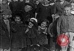 Image réfugiés russes posent pour appareil photo Vladivostok Russie, 1918, de la seconde 32 séquences d'archives historiques vidéo 65675053021