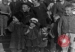 Image réfugiés russes posent pour appareil photo Vladivostok Russie, 1918, de la seconde 34 séquences d'archives historiques vidéo 65675053021