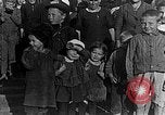 Image réfugiés russes posent pour appareil photo Vladivostok Russie, 1918, de la seconde 38 séquences d'archives historiques vidéo 65675053021