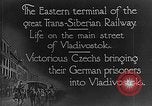 Standbild ostterminal der Transsibirischen Eisenbahn Wladiwostok Russland, 1918, aus Sekunde 7 historischem Filmmaterial Videoclip 65675053028