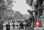 Image élever un drapeau américain à l'hôpital de la Croix Rouge Archange Russie, 1918, de la seconde 6 séquences d'archives historiques vidéo 65675053037