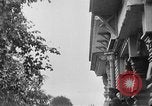 Image élever un drapeau américain à l'hôpital de la Croix Rouge Archange Russie, 1918, de la seconde 9 séquences d'archives historiques vidéo 65675053037