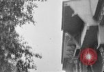 Image élever un drapeau américain à l'hôpital de la Croix Rouge Archange Russie, 1918, de la seconde 10 séquences d'archives historiques vidéo 65675053037