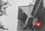 Image élever un drapeau américain à l'hôpital de la Croix Rouge Archange Russie, 1918, de la seconde 12 séquences d'archives historiques vidéo 65675053037