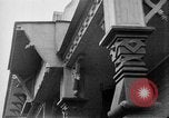 Image élever un drapeau américain à l'hôpital de la Croix Rouge Archange Russie, 1918, de la seconde 14 séquences d'archives historiques vidéo 65675053037