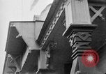 Image élever un drapeau américain à l'hôpital de la Croix Rouge Archange Russie, 1918, de la seconde 15 séquences d'archives historiques vidéo 65675053037