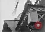 Image élever un drapeau américain à l'hôpital de la Croix Rouge Archange Russie, 1918, de la seconde 17 séquences d'archives historiques vidéo 65675053037