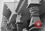 Image élever un drapeau américain à l'hôpital de la Croix Rouge Archange Russie, 1918, de la seconde 23 séquences d'archives historiques vidéo 65675053037
