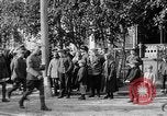 Image élever un drapeau américain à l'hôpital de la Croix Rouge Archange Russie, 1918, de la seconde 48 séquences d'archives historiques vidéo 65675053037