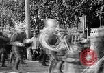 Image élever un drapeau américain à l'hôpital de la Croix Rouge Archange Russie, 1918, de la seconde 51 séquences d'archives historiques vidéo 65675053037