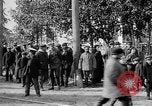 Image élever un drapeau américain à l'hôpital de la Croix Rouge Archange Russie, 1918, de la seconde 58 séquences d'archives historiques vidéo 65675053037