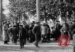 Image élever un drapeau américain à l'hôpital de la Croix Rouge Archange Russie, 1918, de la seconde 59 séquences d'archives historiques vidéo 65675053037