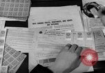 Image Des rations de viande Seconde Guerre Mondiale timbres dans United States USA, 1942, de la seconde 22 séquences d'archives historiques vidéo 65675053060
