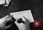 Image Des rations de viande Seconde Guerre Mondiale timbres dans United States USA, 1942, de la seconde 32 séquences d'archives historiques vidéo 65675053060