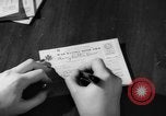 Image Des rations de viande Seconde Guerre Mondiale timbres dans United States USA, 1942, de la seconde 34 séquences d'archives historiques vidéo 65675053060