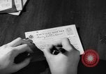 Image Des rations de viande Seconde Guerre Mondiale timbres dans United States USA, 1942, de la seconde 35 séquences d'archives historiques vidéo 65675053060