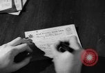 Image Des rations de viande Seconde Guerre Mondiale timbres dans United States USA, 1942, de la seconde 37 séquences d'archives historiques vidéo 65675053060