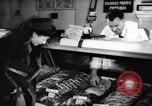 Image Des rations de viande Seconde Guerre Mondiale timbres dans United States USA, 1942, de la seconde 40 séquences d'archives historiques vidéo 65675053060