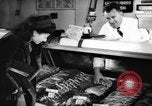 Image Des rations de viande Seconde Guerre Mondiale timbres dans United States USA, 1942, de la seconde 41 séquences d'archives historiques vidéo 65675053060