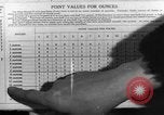 Image Des rations de viande Seconde Guerre Mondiale timbres dans United States USA, 1942, de la seconde 51 séquences d'archives historiques vidéo 65675053060