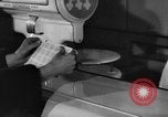 Image Des rations de viande Seconde Guerre Mondiale timbres dans United States USA, 1942, de la seconde 58 séquences d'archives historiques vidéo 65675053060