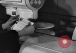 Image Des rations de viande Seconde Guerre Mondiale timbres dans United States USA, 1942, de la seconde 59 séquences d'archives historiques vidéo 65675053060