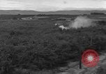 Immagine di Campana 30 elicottero la spruzzatura di pesticidi United States USA, 1942, secondo 11 filmato di repertorio 65675053061