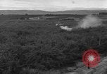 Immagine di Campana 30 elicottero la spruzzatura di pesticidi United States USA, 1942, secondo 12 filmato di repertorio 65675053061
