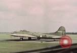 Image B-17 Royaume-Uni, 1942, de la seconde 17 séquences d'archives historiques vidéo 65675053106