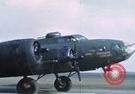 Standbild Shot bis B-17 Flugzeuge Vereinigtes Königreich, 1942, aus Sekunde 3 historischem Filmmaterial Videoclip 65675053107