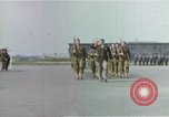 Standbild britischen und der United States Army Air Force Personal Vereinigtes Königreich, 1942, aus Sekunde 13 historischem Filmmaterial Videoclip 65675053115