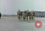 Standbild britischen und der United States Army Air Force Personal Vereinigtes Königreich, 1942, aus Sekunde 14 historischem Filmmaterial Videoclip 65675053115