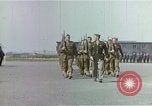 Standbild britischen und der United States Army Air Force Personal Vereinigtes Königreich, 1942, aus Sekunde 15 historischem Filmmaterial Videoclip 65675053115