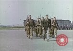 Standbild britischen und der United States Army Air Force Personal Vereinigtes Königreich, 1942, aus Sekunde 16 historischem Filmmaterial Videoclip 65675053115