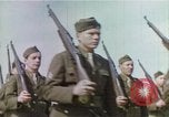 Standbild britischen und der United States Army Air Force Personal Vereinigtes Königreich, 1942, aus Sekunde 17 historischem Filmmaterial Videoclip 65675053115