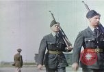Standbild britischen und der United States Army Air Force Personal Vereinigtes Königreich, 1942, aus Sekunde 27 historischem Filmmaterial Videoclip 65675053115