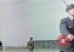 Standbild britischen und der United States Army Air Force Personal Vereinigtes Königreich, 1942, aus Sekunde 28 historischem Filmmaterial Videoclip 65675053115