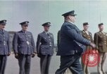 Standbild britischen und der United States Army Air Force Personal Vereinigtes Königreich, 1942, aus Sekunde 35 historischem Filmmaterial Videoclip 65675053115