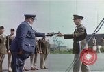 Standbild britischen und der United States Army Air Force Personal Vereinigtes Königreich, 1942, aus Sekunde 41 historischem Filmmaterial Videoclip 65675053115